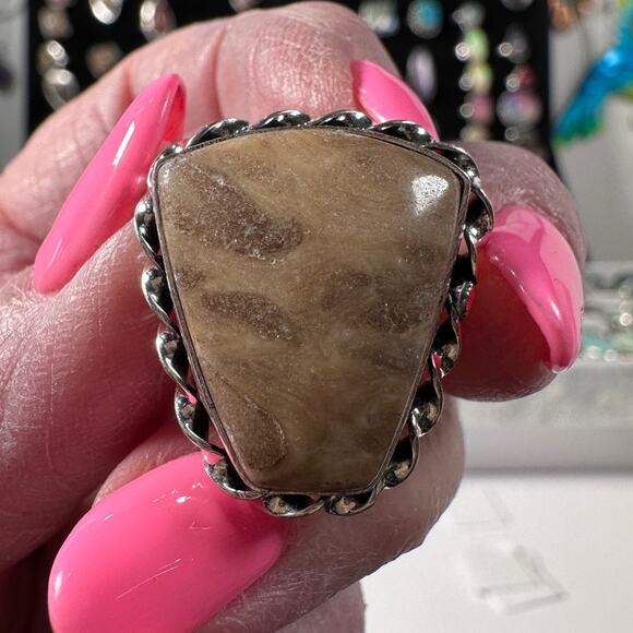 Agitated coral gemstone ring stamped 925 silver plated, handmade size 8.5. - Picture 1 of 4